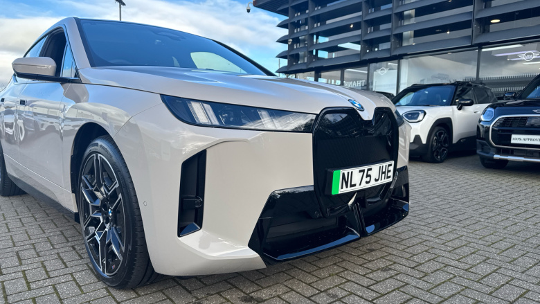 BMW iX 300kW xDrive45 M Sport 101kWh 5dr Auto [Pro Pack] Electric Estate